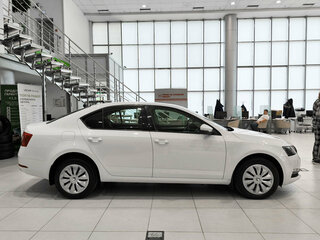 2017 Skoda Octavia III (A7) Рестайлинг, белый, 1650000 рублей, вид 4