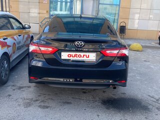 2022 Toyota Camry VIII (XV70) Рестайлинг, чёрный, 2450000 рублей, вид 2