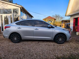 2017 Hyundai Solaris II, серебристый, 990000 рублей, вид 5
