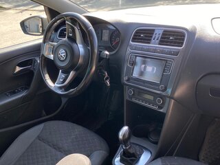 2018 Volkswagen Polo V Рестайлинг, серебристый, 1250000 рублей, вид 4