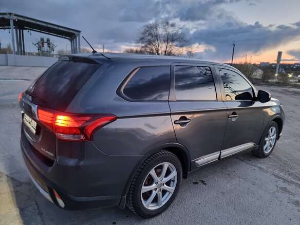 2016 Mitsubishi Outlander III Рестайлинг 2, серый, 1595000 рублей - вид 13