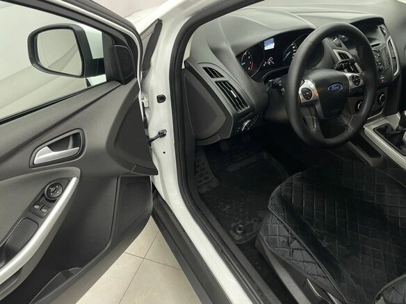 2013 Ford Focus III, белый, 830000 рублей - вид 9