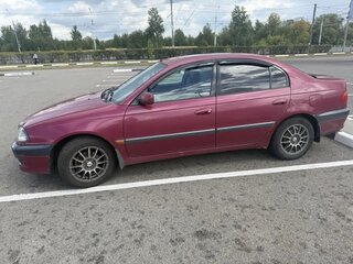 1999 Toyota Avensis I, красный, 326649 рублей, вид 4