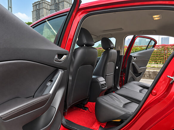 2021 Mazda 3 IV (BP), красный, 1250000 рублей - вид 12