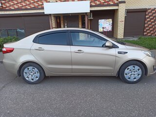 2014 Kia Rio III, бежевый, 850000 рублей, вид 3