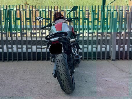 2021 BMW F 900 R, красный, 900000 рублей, вид 4
