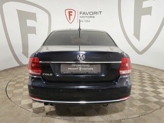 2017 Volkswagen Polo V Рестайлинг, чёрный, 935000 рублей, вид 3