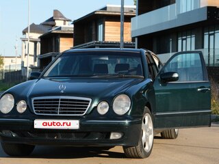 1999 Mercedes-Benz E-Класс 240 II (W210, S210) Рестайлинг, зелёный, 699000 рублей, вид 2