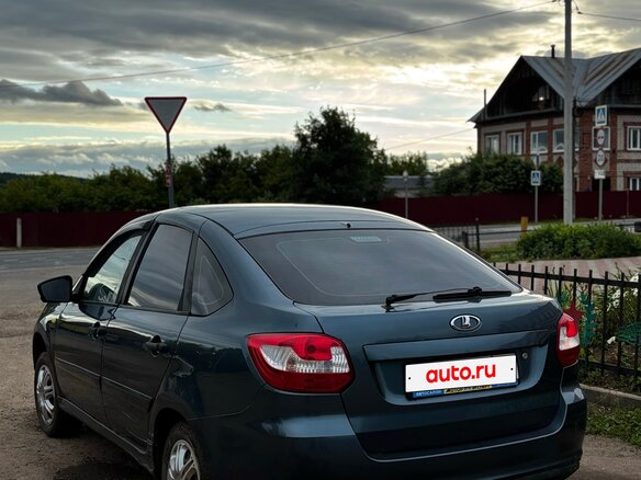 2014 Lada (ВАЗ) Granta I, серый, 300000 рублей - вид 4