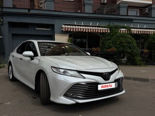 2020 Toyota Camry VIII (XV70), белый, 2870000 рублей, вид 2