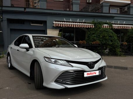 2020 Toyota Camry VIII (XV70), белый, 2870000 рублей, вид 2
