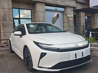 2026 Toyota Corolla XII (E210) Рестайлинг 2, белый, 2450000 рублей, вид 3