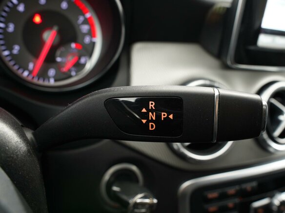 2013 Mercedes-Benz CLA 200 I (C117, X117), серебристый, 1374000 рублей - вид 20