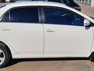 2013 Toyota Corolla X (E140, E150) Рестайлинг, белый, 1390000 рублей, вид 4