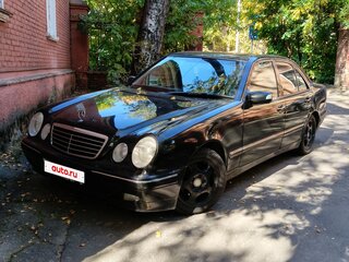 2001 Mercedes-Benz E-Класс 240 II (W210, S210) Рестайлинг, чёрный, 440000 рублей, вид 1