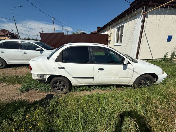 1999 Chevrolet Metro, белый, 60000 рублей - вид 1