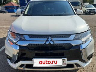 2022 Mitsubishi Outlander III Рестайлинг 3, белый, 2400000 рублей, вид 2
