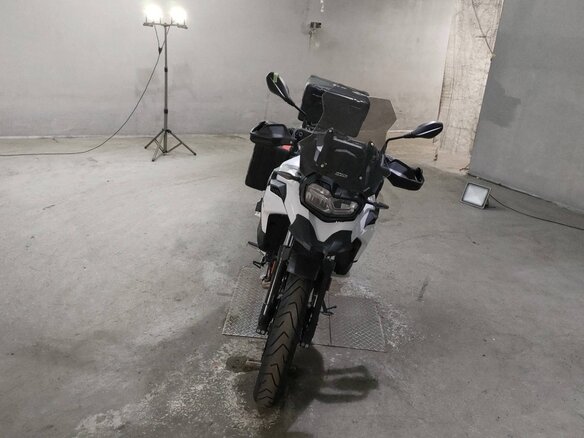 2025 BMW F 800 GS, белый, 1175000 рублей - вид 2