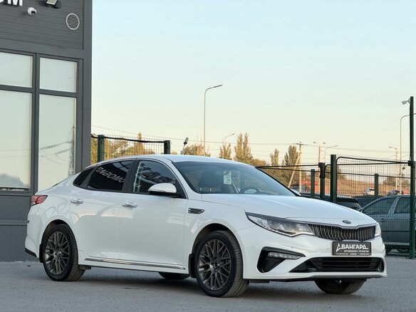 2018 Kia Optima IV Рестайлинг, белый, 2150000 рублей - вид 5