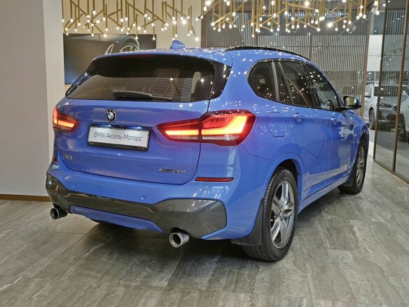 2019 BMW X1 20i xDrive II (F48) Рестайлинг, синий, 2790000 рублей - вид 4