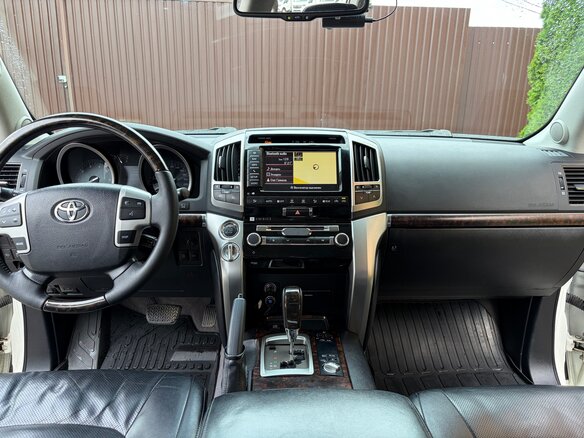 2012 Toyota Land Cruiser 200 Series Рестайлинг 1, белый - вид 10