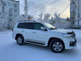 2018 Toyota Land Cruiser 200 Series Рестайлинг 2, белый, 7500000 рублей, вид 5
