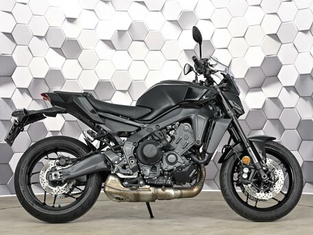 2024 Yamaha MT-09 (FZ-09), чёрный, 1179000 рублей, вид 3