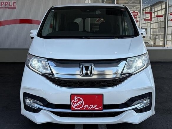 2017 Honda Stepwgn Spada V Рестайлинг, белый, 1510000 рублей - вид 1