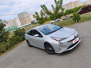 2017 Toyota Prius IV (XW50), серебристый, 1950000 рублей, вид 2