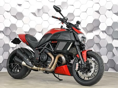 2015 Ducati Diavel, красный, 979000 рублей, вид 1