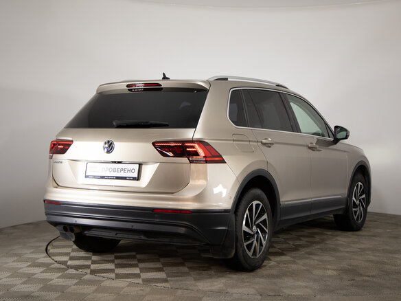 2018 Volkswagen Tiguan II, бежевый, 1999000 рублей - вид 4