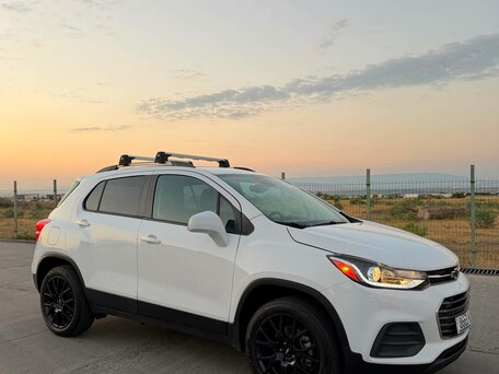 2022 Chevrolet Trax I Рестайлинг, белый, 1400000 рублей, вид 3