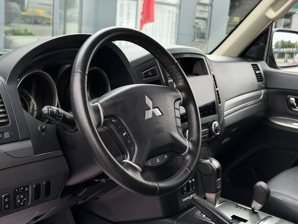 2014 Mitsubishi Pajero IV Рестайлинг 1, чёрный - вид 9