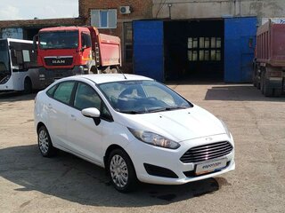 2016 Ford Fiesta Mk6 Рестайлинг, белый, 574750 рублей, вид 2