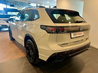 2026 Volkswagen Tiguan L Pro III (China Market), серый, 5190000 рублей, вид 3