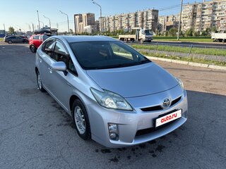 2010 Toyota Prius III (XW30), серебристый, 949000 рублей, вид 2