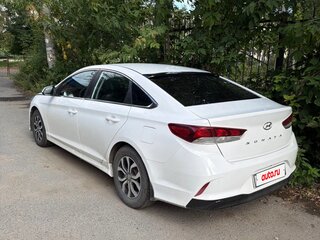 2019 Hyundai Sonata VII (LF) Рестайлинг, белый, 900000 рублей, вид 4