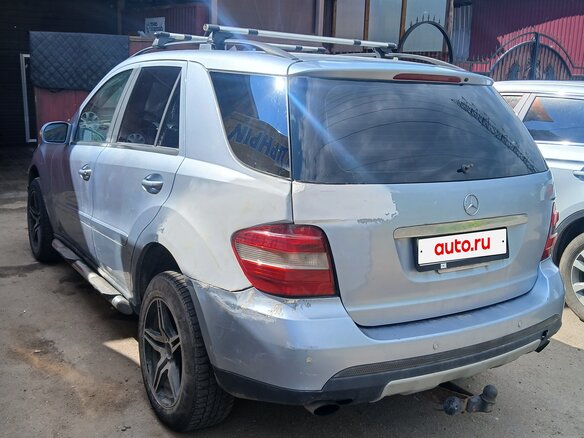2005 Mercedes-Benz M-Класс 350 II (W164), серый, 800000 рублей - вид 2