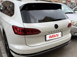 2019 Volkswagen Touareg III, белый, 4500000 рублей, вид 3