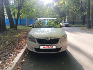 2011 Skoda Fabia II Рестайлинг, белый, 350000 рублей, вид 1