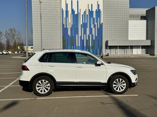 2017 Volkswagen Tiguan II, белый, 2200000 рублей, вид 5