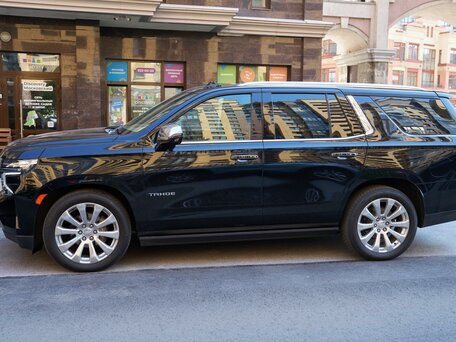 2023 Chevrolet Tahoe V, чёрный, 8600000 рублей, вид 4