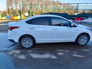 2018 Hyundai Solaris II, белый, 950000 рублей, вид 4