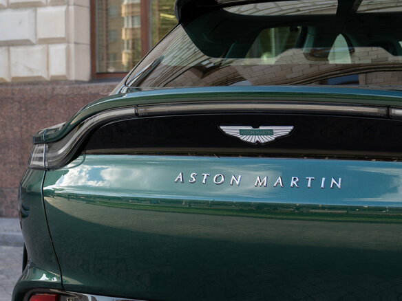 2026 Aston Martin DBX DBX S I, зелёный - вид 11