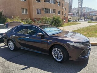2020 Toyota Camry VIII (XV70), коричневый, 2500000 рублей, вид 2