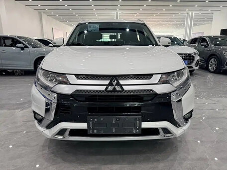2022 Mitsubishi Outlander III Рестайлинг 3, белый, 1950000 рублей, вид 3