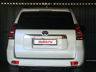 2017 Toyota Land Cruiser Prado 150 Series Рестайлинг 2, белый, 6100000 рублей, вид 4