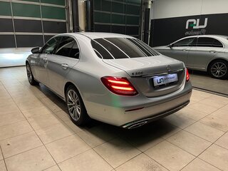 2017 Mercedes-Benz E-Класс 200 V (W213, S213, C238), серебристый, 2840000 рублей, вид 4