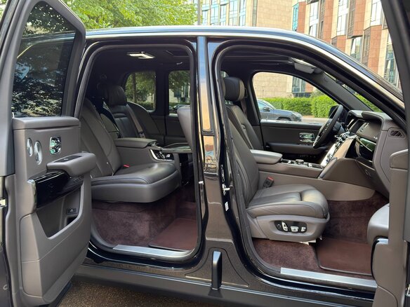 2022 Rolls-Royce Cullinan I (Series I), коричневый, 28450000 рублей - вид 28