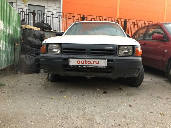 1999 Nissan AD I Рестайлинг, белый, 333333 рублей - вид 1